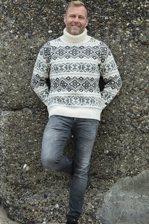 Islandsk rullekrave sweater af 100% uld by NORWOOL