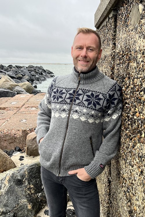 Norsk cardigan lynet med sidelommer i 100% ren ny uld