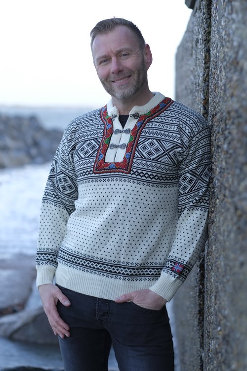 Ægte norsk sweater med tinhægter af 100% kamgarnsuld